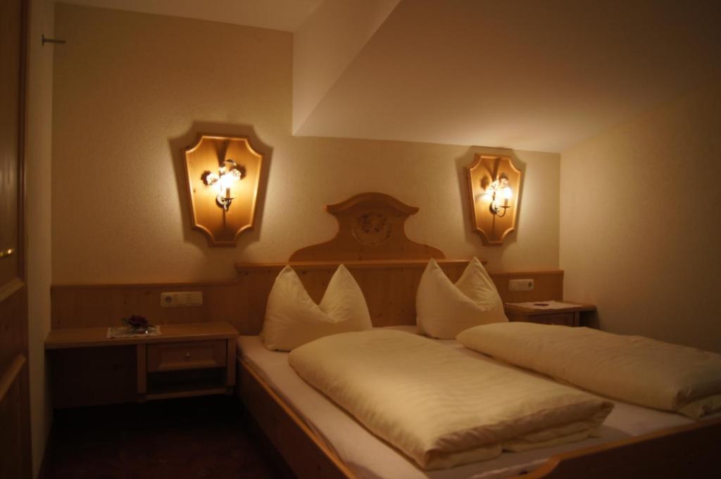 Gaestehaus Alpina Maurach  Rum bild