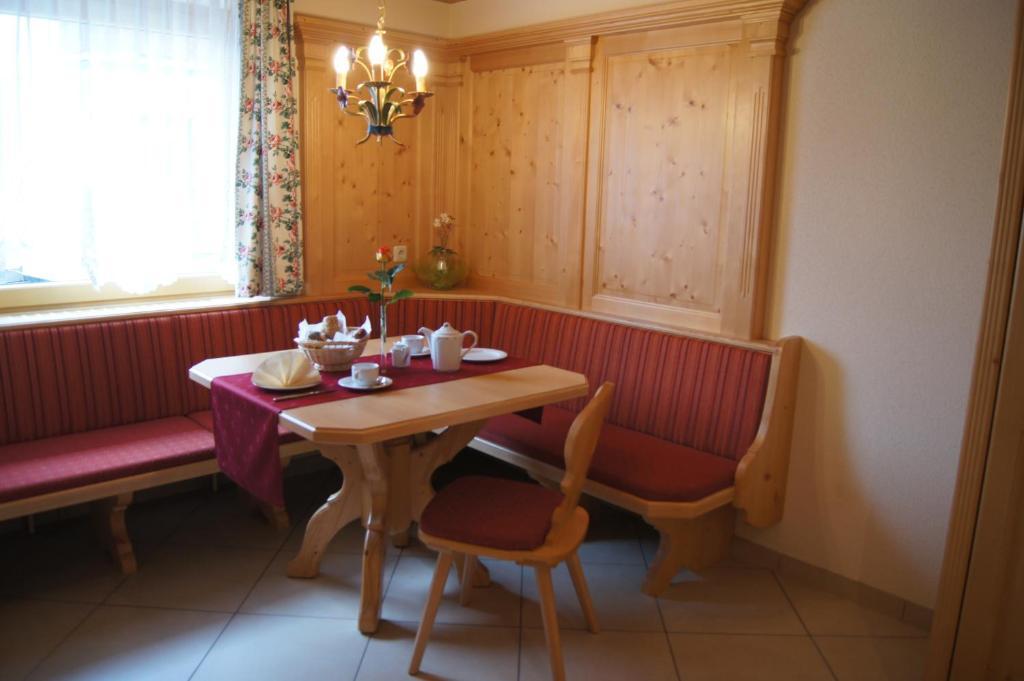 Gaestehaus Alpina Maurach  Rum bild